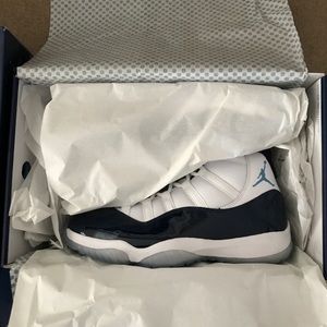 Air Jordan XI “win like 82” deadstock